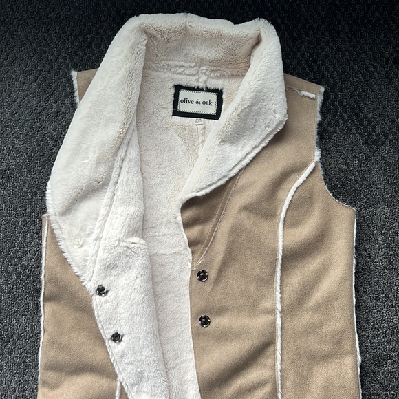 Faux shearling fur vest - Picture 2 of 5